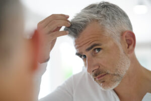 白髭でも脱毛はできる？白髭の脱毛方法と白髭を脱毛したい人の注意点を解説